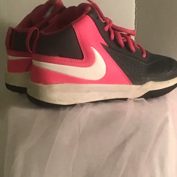 Big Girls Nike Shoes - Picture 5 of 5